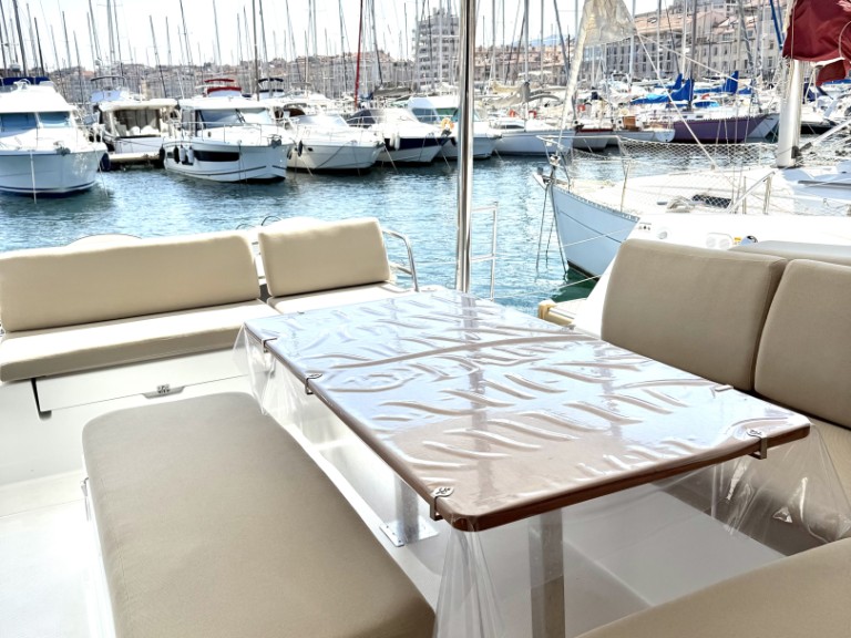 Louez un Fountaine Pajot Elba 45 à Marseille