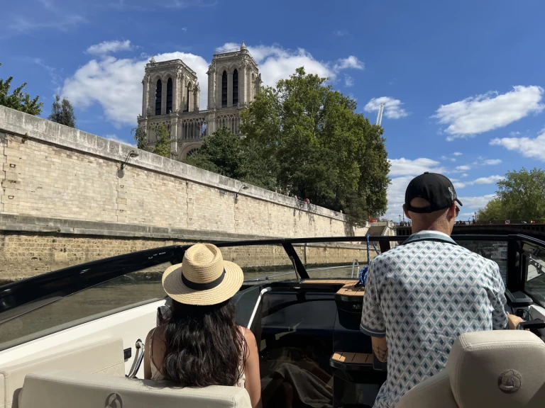 Bateau à moteur à louer à Paris au meilleur prix