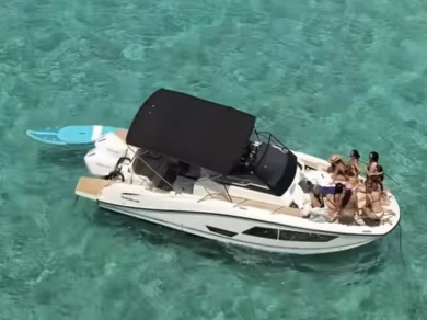 Noleggiare una Quicksilver Activ 875 Sundeck a Ibiza (Ville)