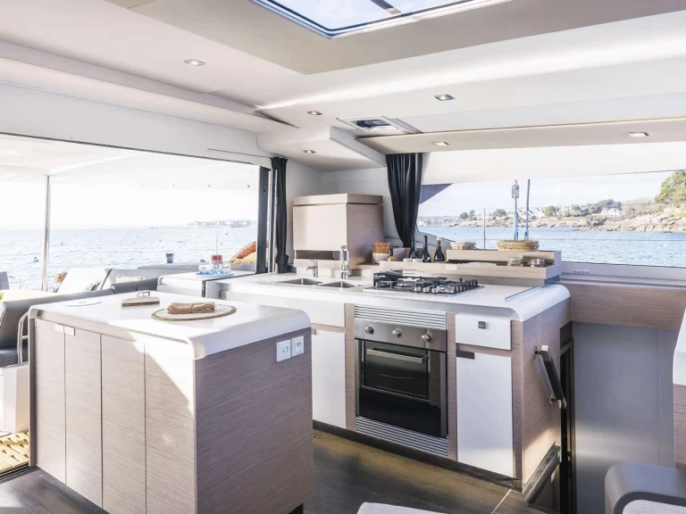 Location Yacht Fountaine Pajot avec permis