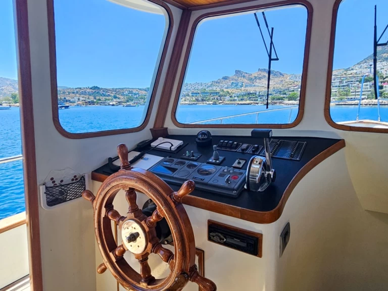 Bateau à moteur à louer à Yalıkavak au meilleur prix