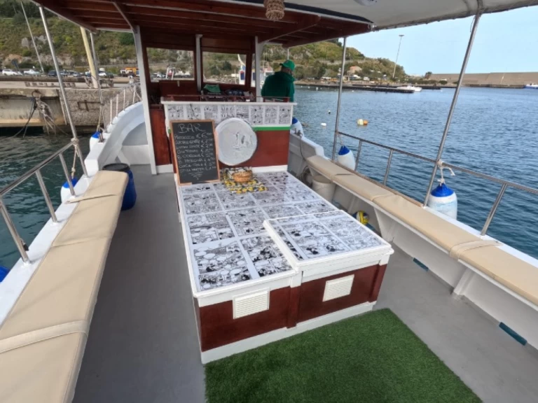 Bateau à moteur à louer à Cefalù au meilleur prix