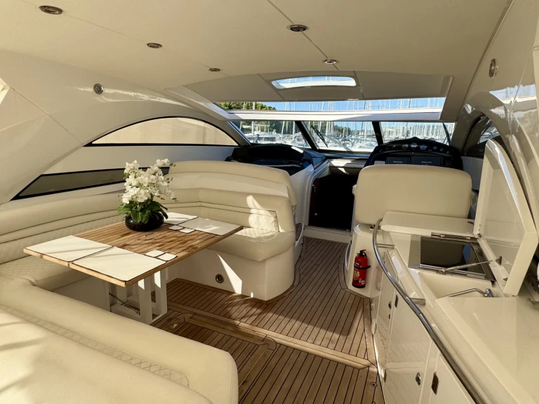 Location Bateau à moteur Sunseeker avec permis