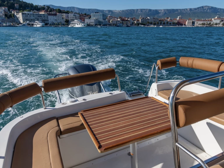 Ris Marine 850 Luxury a louer à Split