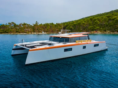 Rent a Luna Luna 47 Power Split
