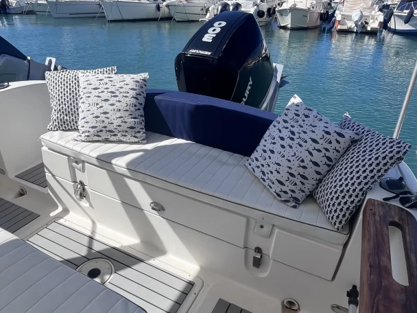 Bateau à moteur à louer à Gênes au meilleur prix