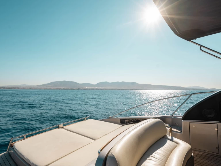 Louer Yacht avec ou sans skipper Riva à Limáni Lavríou