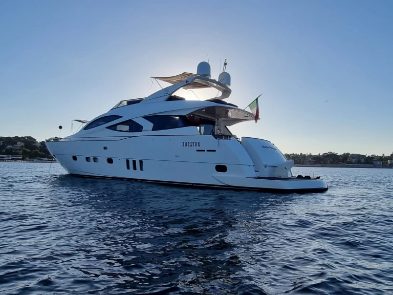 Evo Marine Deauville  Flybidge 76 a louer à Loano