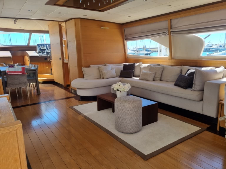 Louez un Evo Marine Deauville  Flybidge 76 à Loano