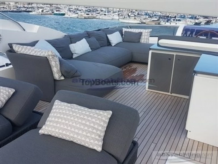 Location bateau Loano pas cher Flybidge 76