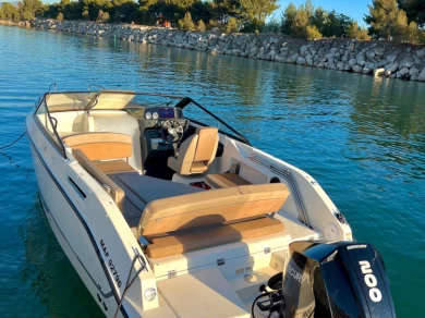 Wynajmij Quicksilver Activ 675 Pack Sport w Marseille