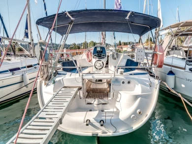 Sailboat to hire Gouviá at the best price