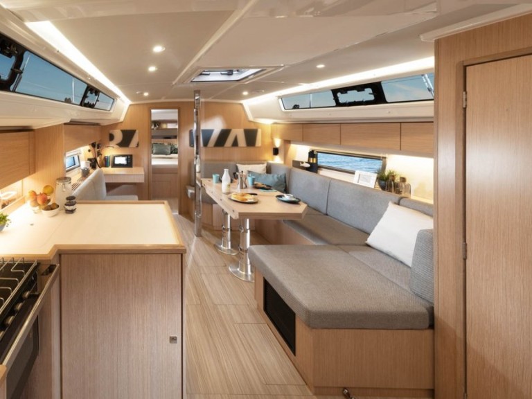Louez un Bavaria Bavaria C42 à Gouviá