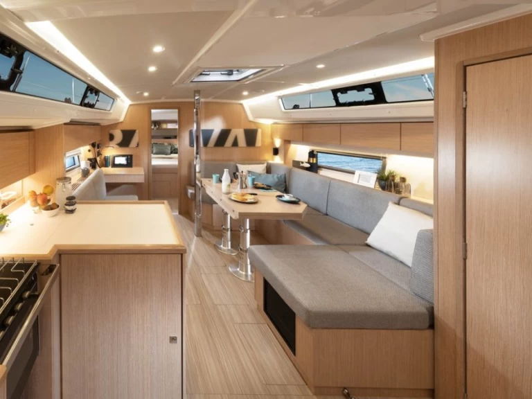 Louez un Bavaria Bavaria C42 à Gouviá