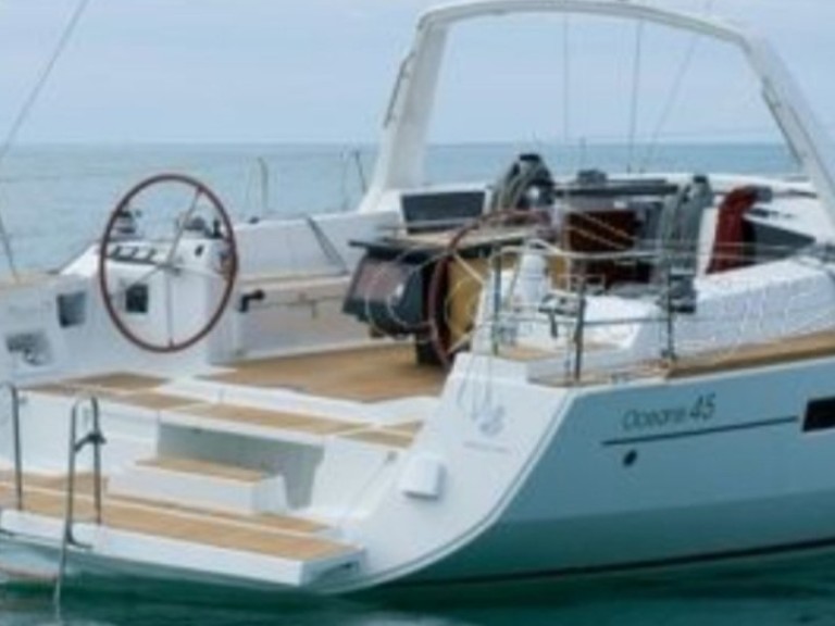 Louez un Bénéteau Oceanis 45 à Gouviá