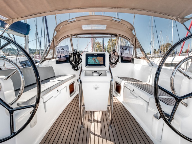 Location bateau Jeanneau Sun Odyssey 419 à Gouviá sur Samboat