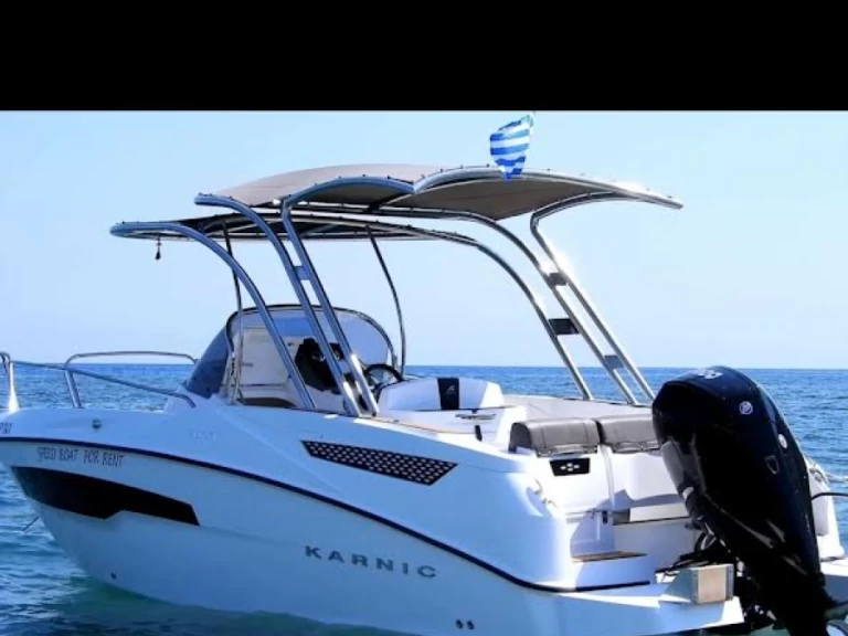 Location Bateau à moteur Karnic avec permis