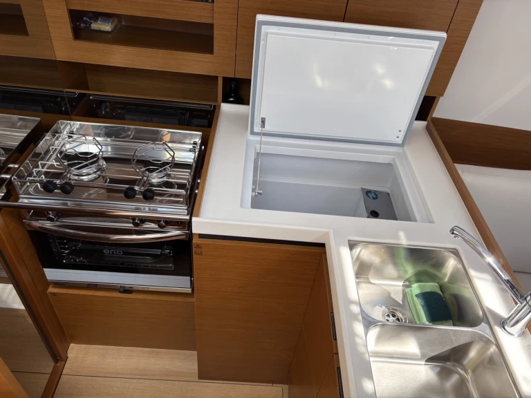 Jeanneau Sun Odyssey 380 a louer à Port de Salerne