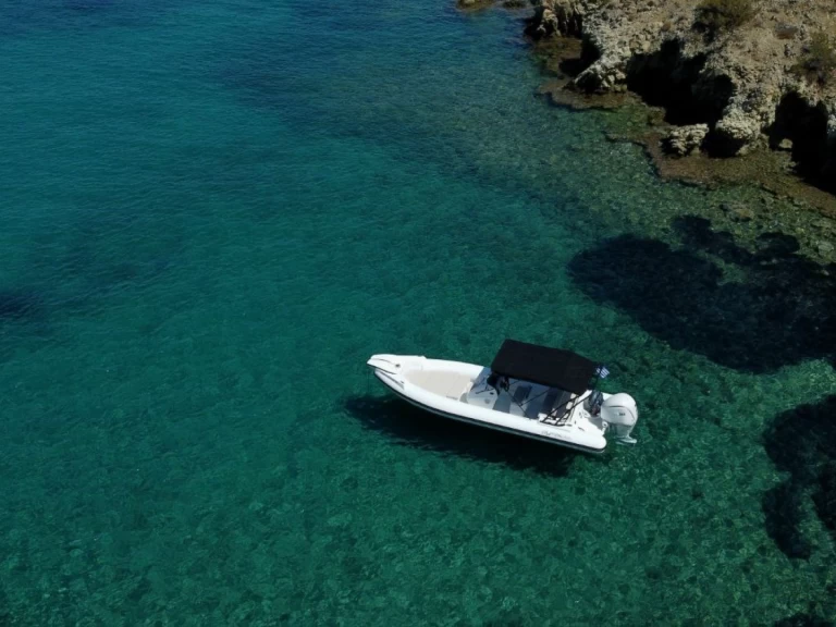Louer Semi-rigide avec ou sans skipper Olympic à Palaio Faliro