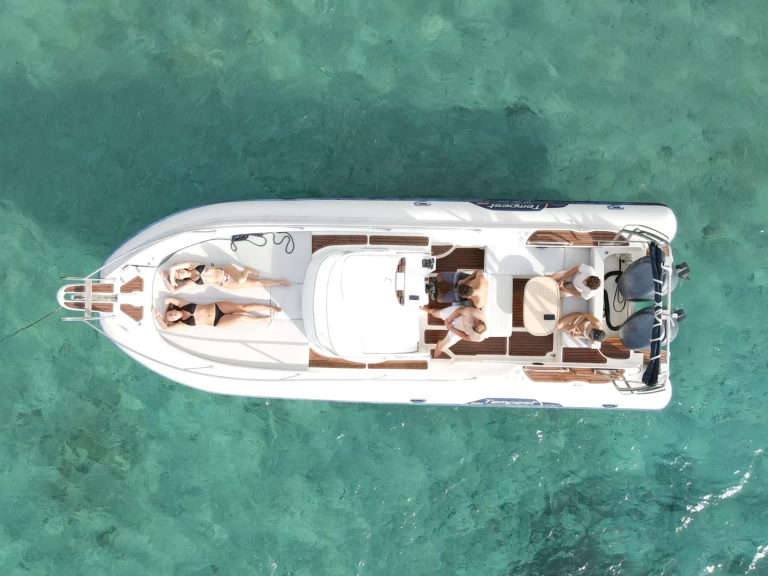 Location Semi-rigide à Porto-Vecchio - Capelli Tempest 900 WA