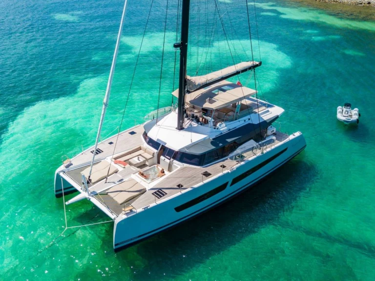 Location Yacht Fountaine Pajot avec permis