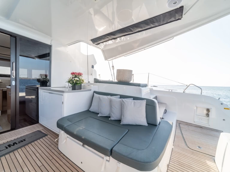 Louer Catamaran avec ou sans skipper Lagoon à Álimos