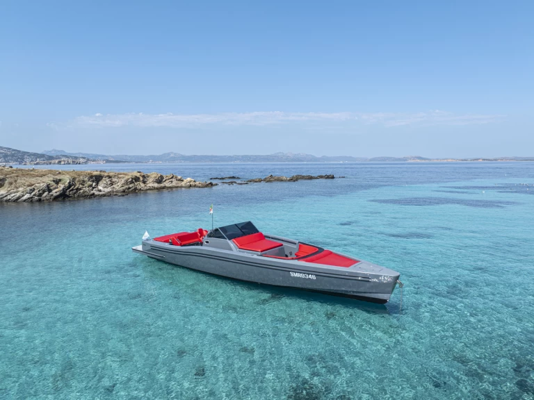Louer Bateau à moteur avec ou sans skipper MAORI à Porto Cervo