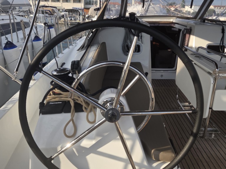 Location bateau Pirovac pas cher Sun Odyssey 380