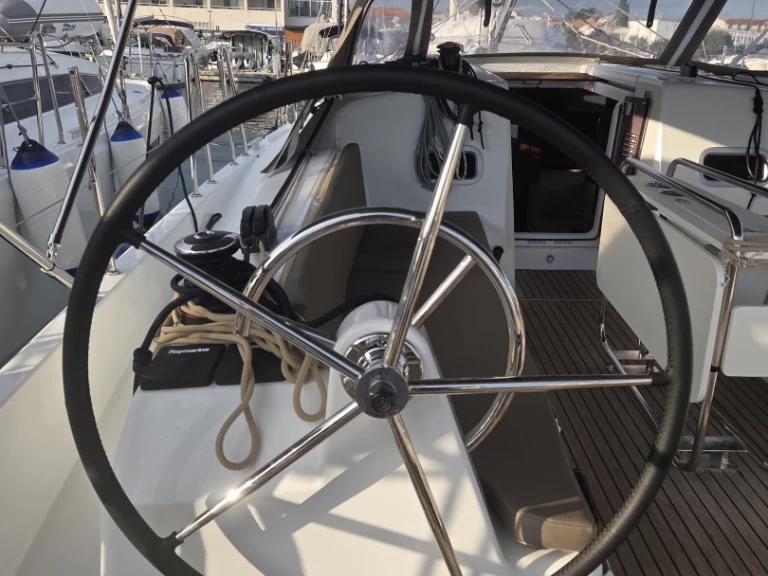 Location bateau Pirovac pas cher Sun Odyssey 380