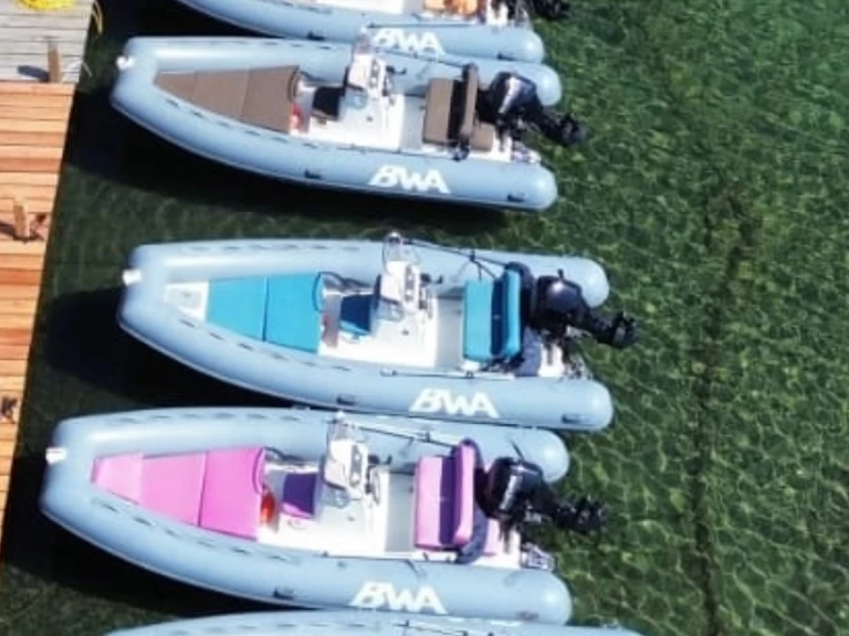 Semi-rigide à louer à Palau au meilleur prix