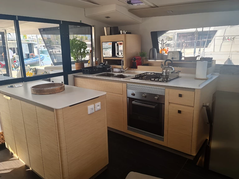Louez un Fountaine Pajot Aura 51 à Préveza