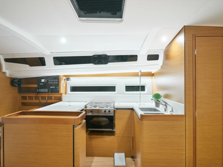 Location bateau Jeanneau Sun Odyssey 440 à Álimos sur Samboat