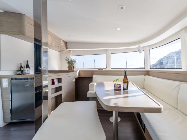 Louer Catamaran avec ou sans skipper Lagoon à Álimos