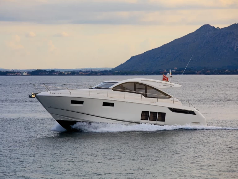 Louer Bateau à moteur avec ou sans skipper Fairline à Port d'Alcudia
