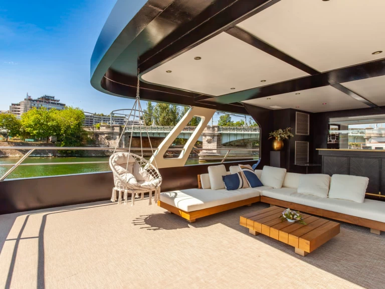 Location bateau Paris Yacht Marina La Perle Noire à Paris sur Samboat