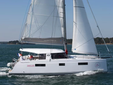 Noleggio Catamarano Bavaria con patente nautica