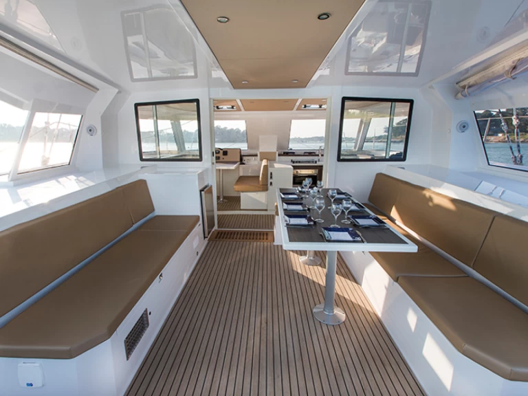 Louez un Bavaria Nautitech 40 open NEW - 4 + 2 cab. à Tribunj