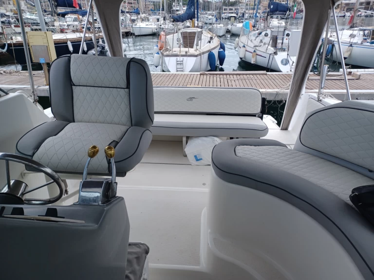 Bateau à moteur à louer à Siracusa au meilleur prix
