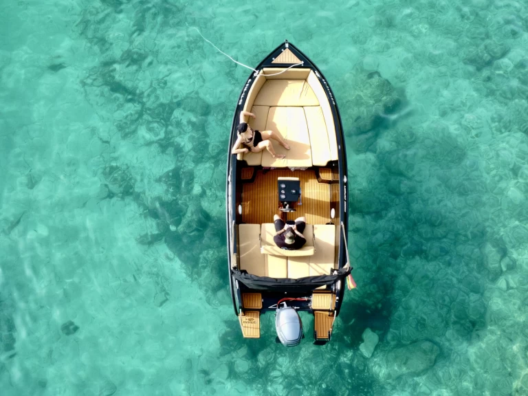 Bateau à moteur à louer à Sant Antoni de Portmany au meilleur prix
