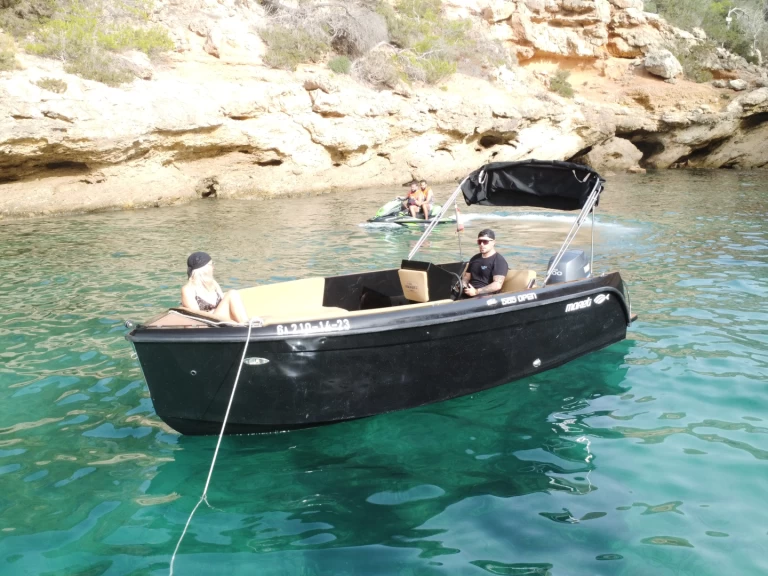 Louez un Mareti 585 à Sant Antoni de Portmany