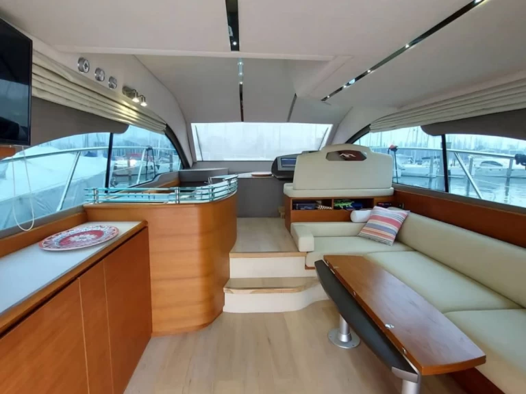 Louer Bateau à moteur avec ou sans skipper Intermarine à Portisco