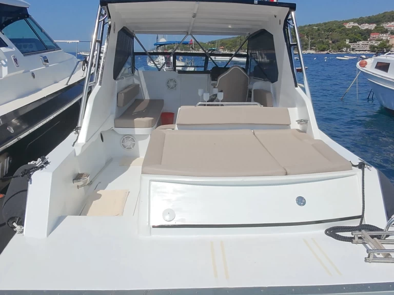 Louer Bateau à moteur avec ou sans skipper Bayliner à Hvar