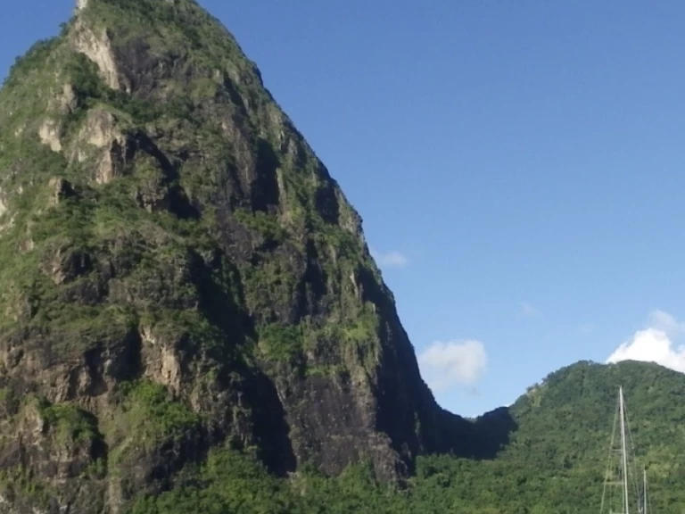 Location bateau Fort-de-France pas cher Sloop one design