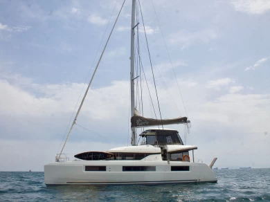 Alquiler de embarcaciones Lagoon Lagoon 50 enNéa Péramos en Samboat