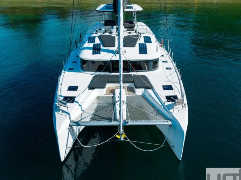 Catamaran à louer à Néa Péramos au meilleur prix