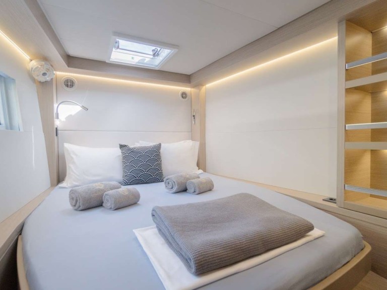 Catamaran à louer à Néa Péramos au meilleur prix