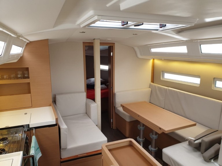 Location bateau Jeanneau Sun Odyssey 410 à Pula sur Samboat
