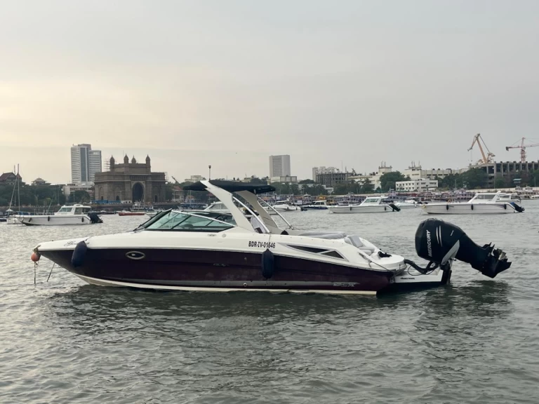 Location bateau Mumbai pas cher Sea Ray SLX 300
