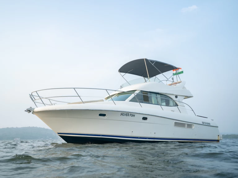 Location Bateau à moteur à Panaji - Prestige Prestige 36