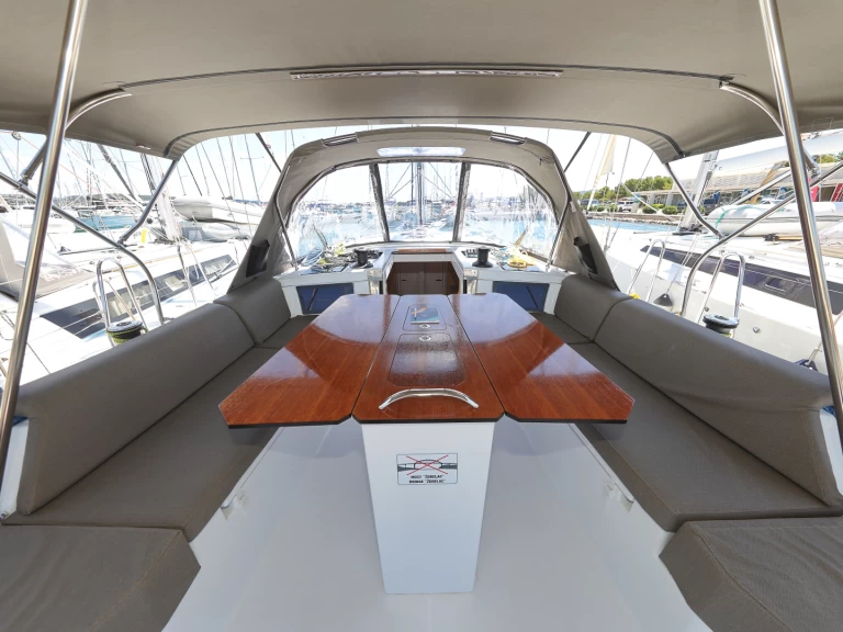 Louez un Dufour Dufour 44 à Primošten